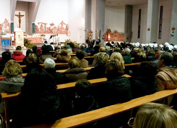 2-Guido-Marini-Taranto-parrocchia-di-san-Roberto-Bellarmino-festa-della-Madonna-di-Lourdes Taranto – Messa per la festa della Madonna di Lourdes