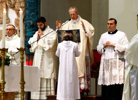 3-Guido-Marini-Taranto-parrocchia-di-san-Roberto-Bellarmino-festa-della-Madonna-di-Lourdes Taranto – Messa per la festa della Madonna di Lourdes